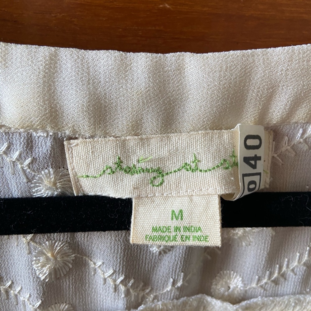 3/4 sleeve white top with lace detail - Picture 2 of 2